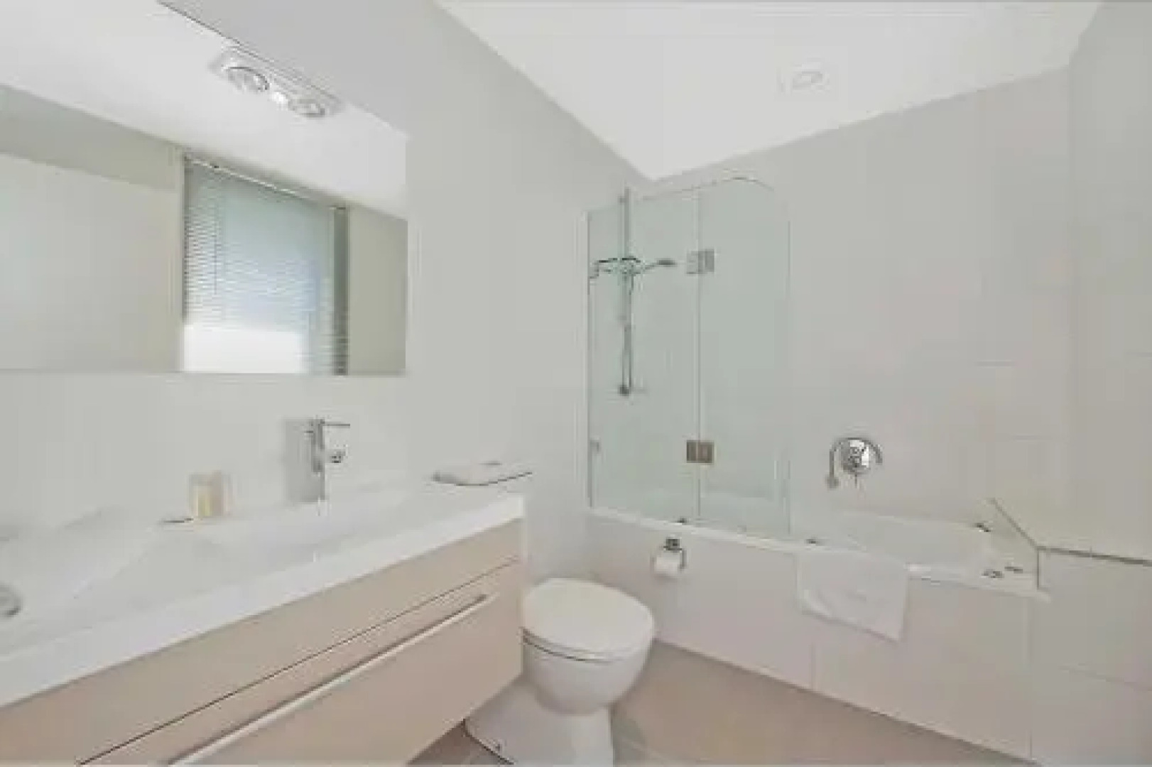 APOLLO 13 PENTHOUSE - free wifi & huge terrace!