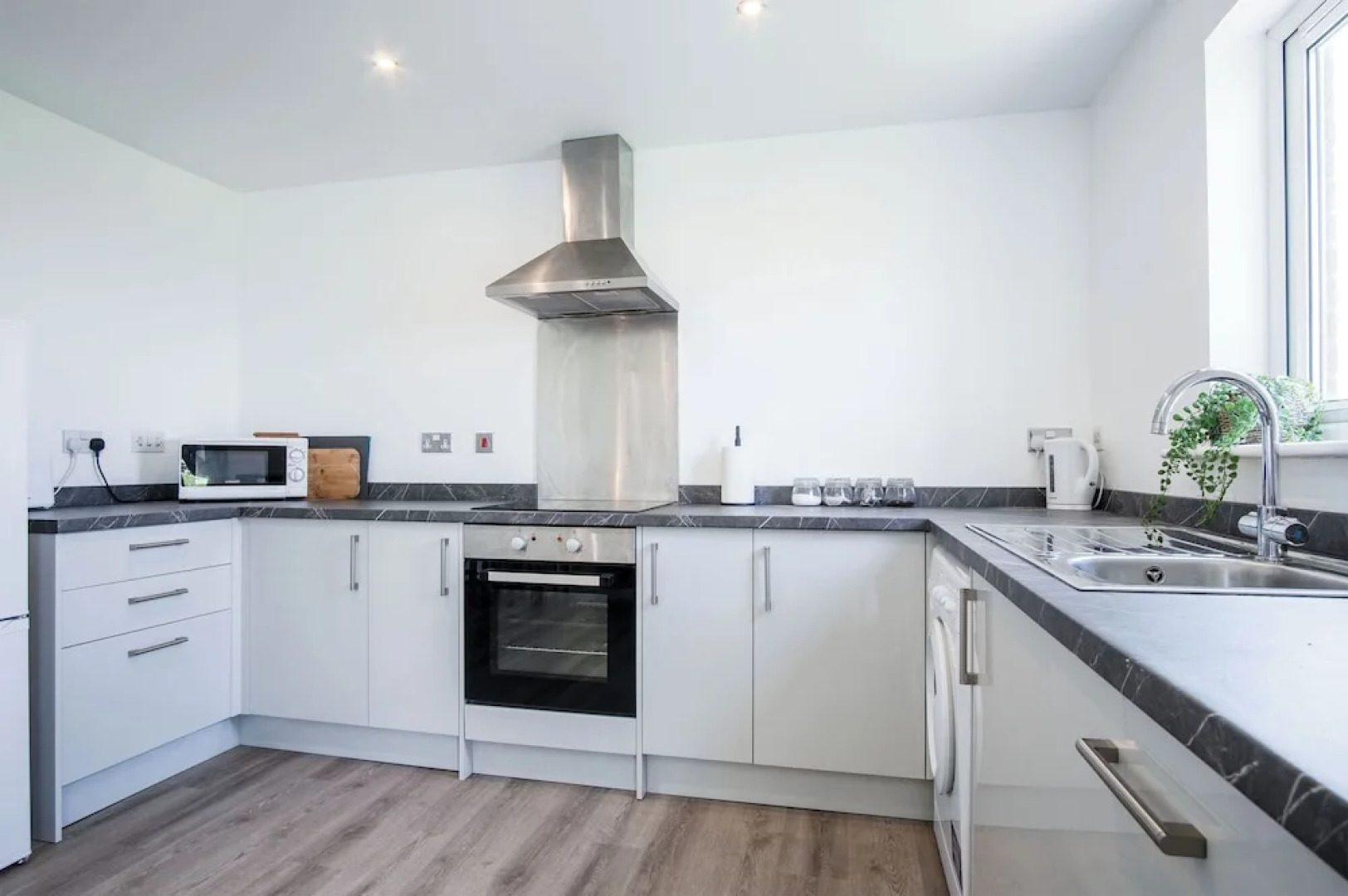 Beach View - 2 Bed Apartment - Llanelli