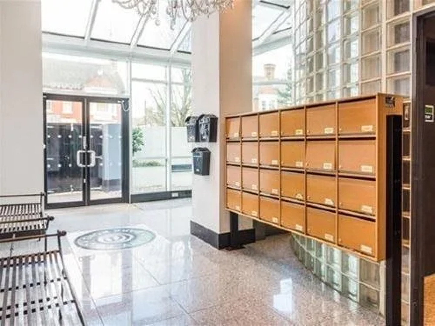 Shelton House Apartment