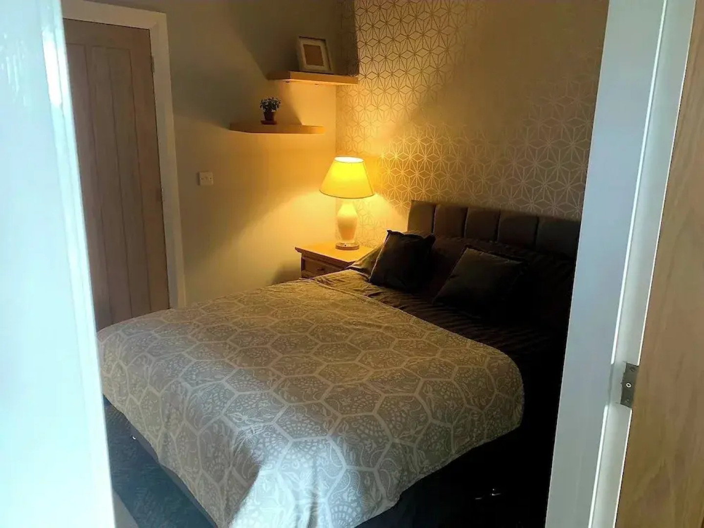 Y Caban-the Cabin-1 Bed-sleeps 2-parking-fast Wifi