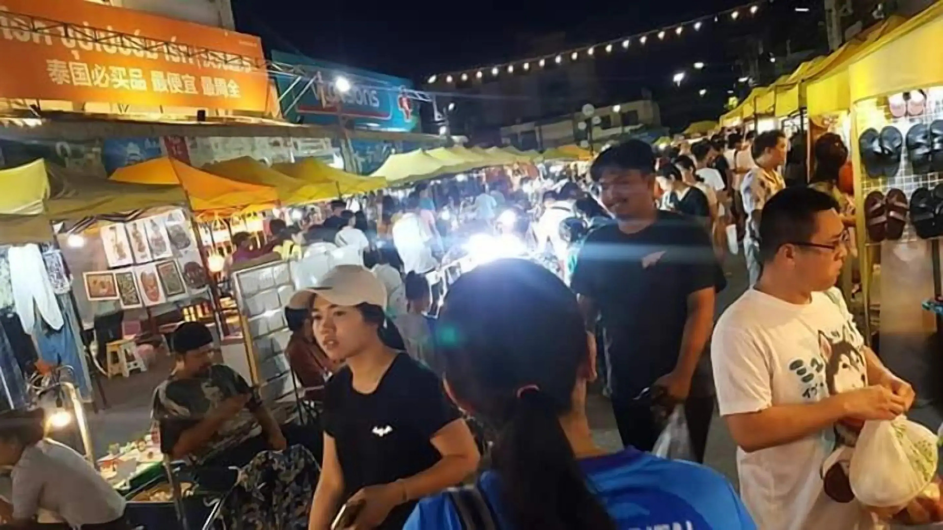 8 Sleepers Street Hostel