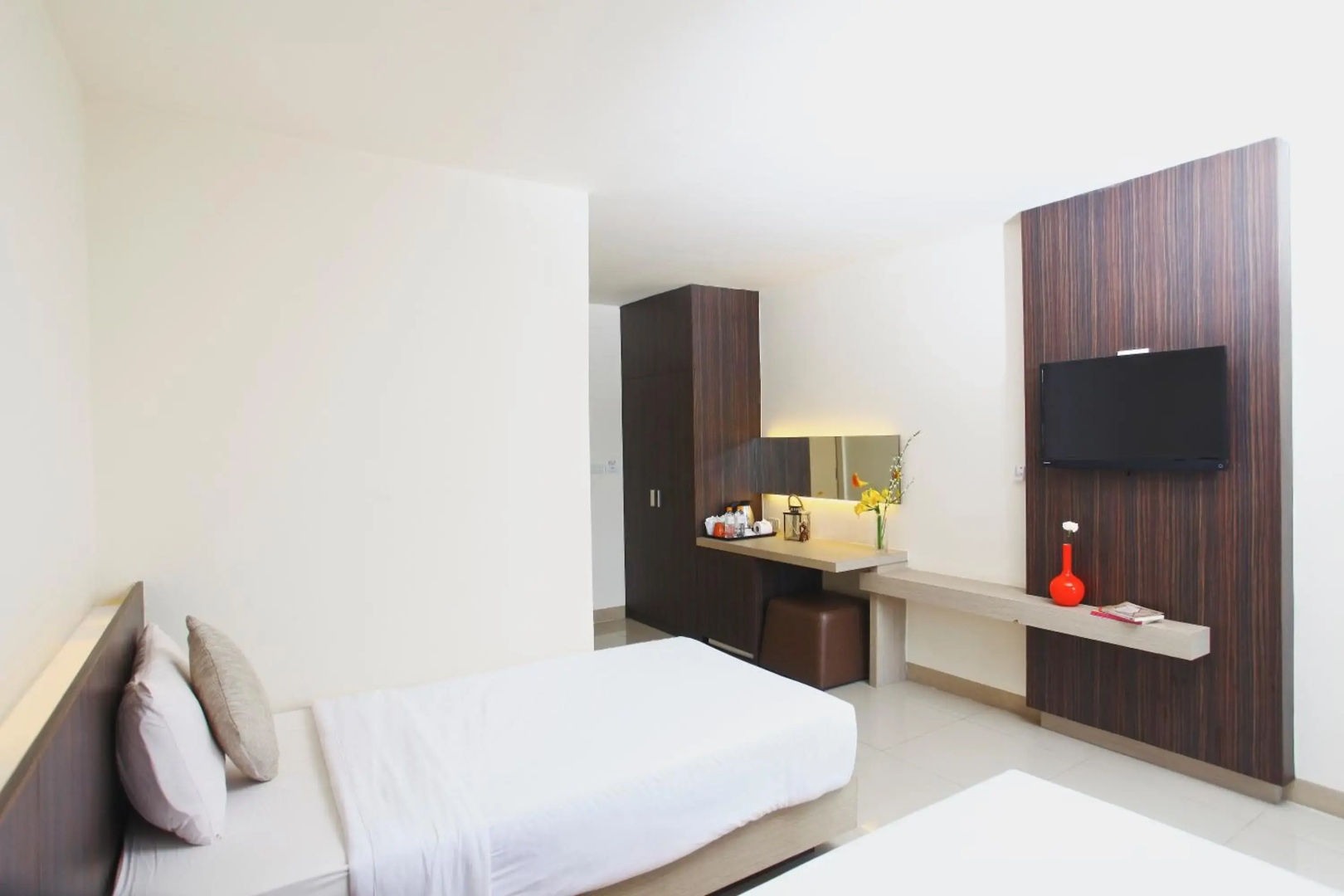 Leenova Hotel