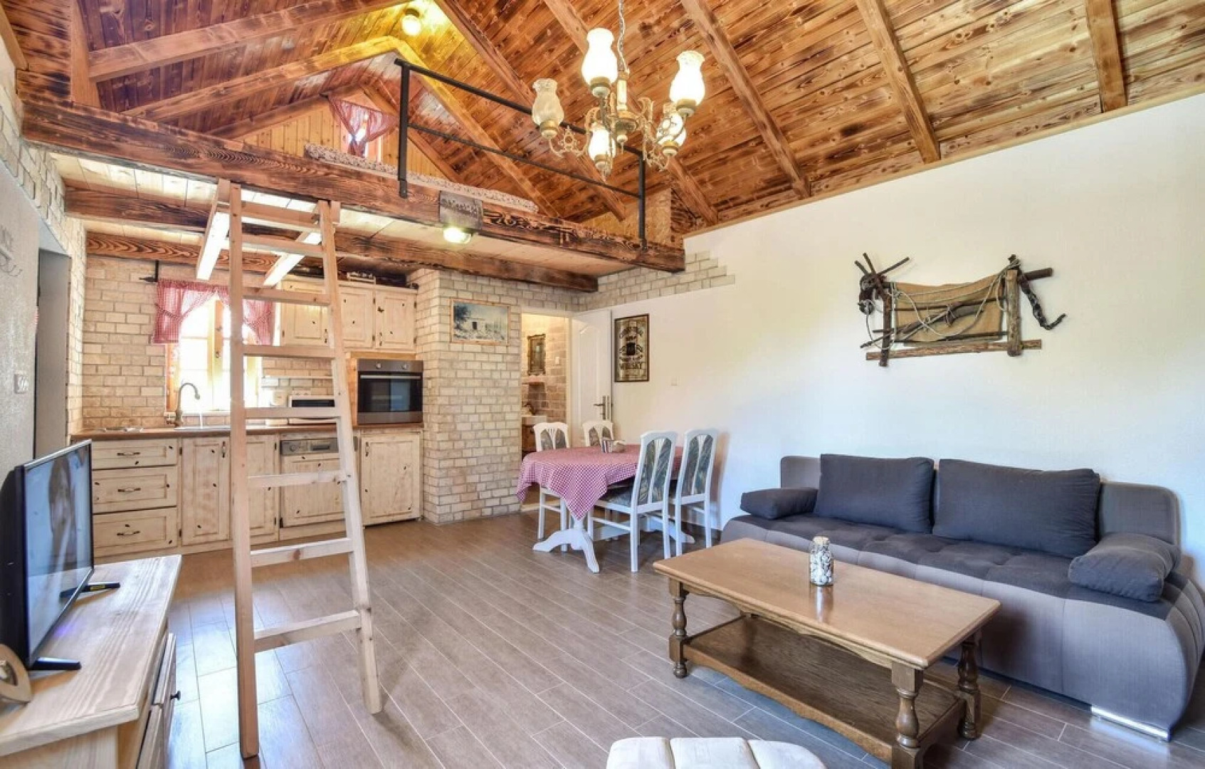 Awesome Home in Seget Gornji With Sauna, Wifi and 8 Bedrooms