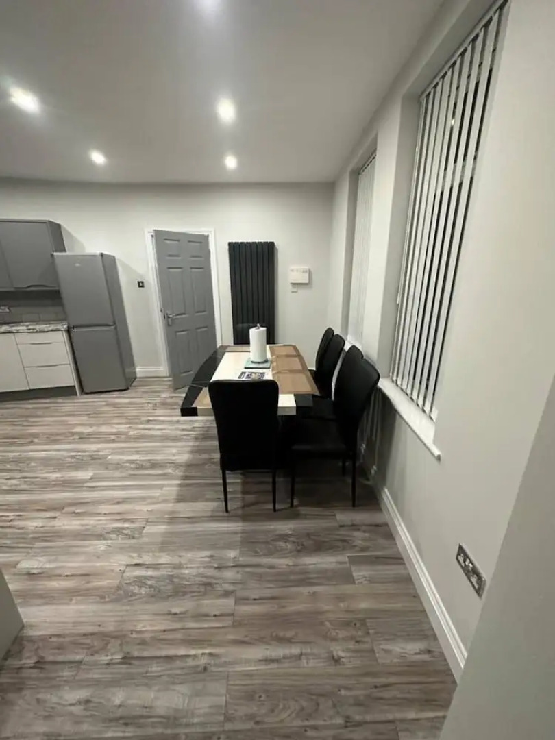 Immaculate 4-bed Detached House in Bootle