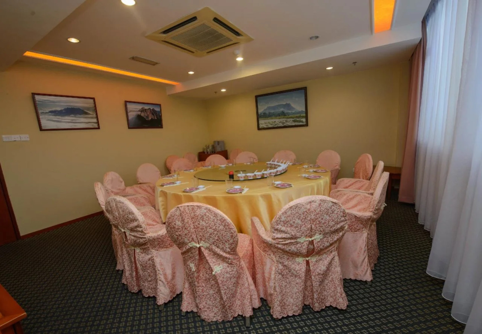 OYO 597 Winner Hotel