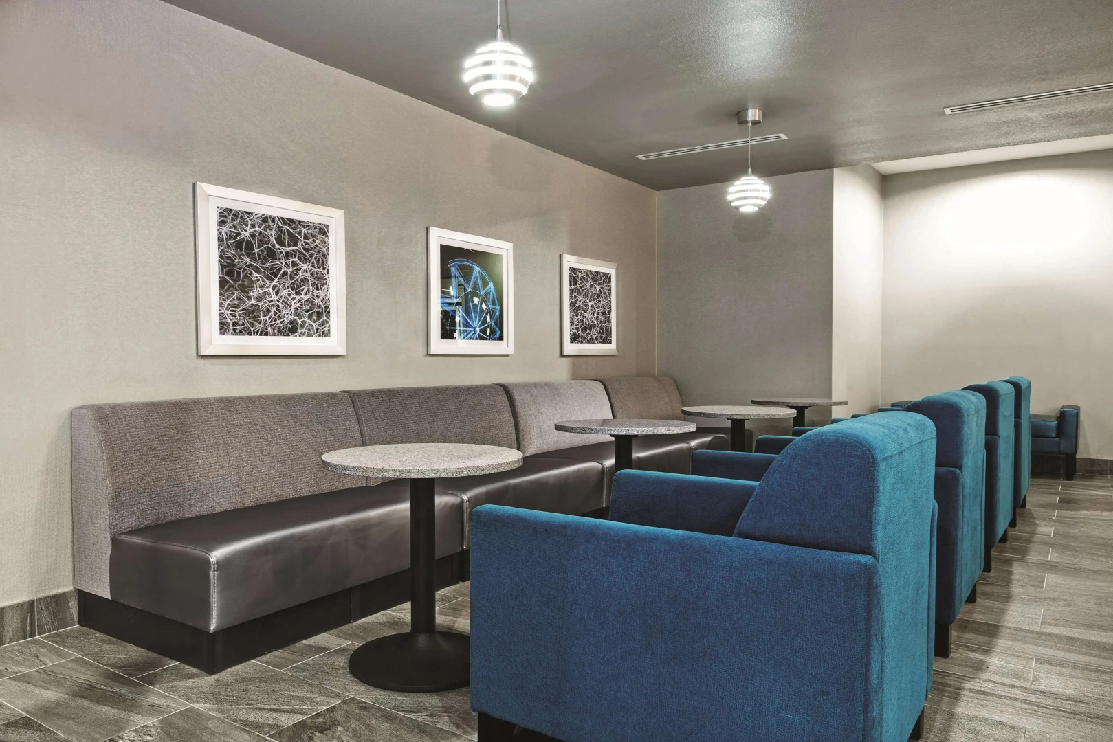 La Quinta Inn & Suites by Wyndham Victoria - South