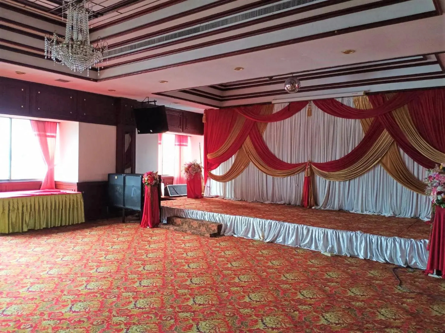 New Cathay Hotel (SHA Extra Plus)