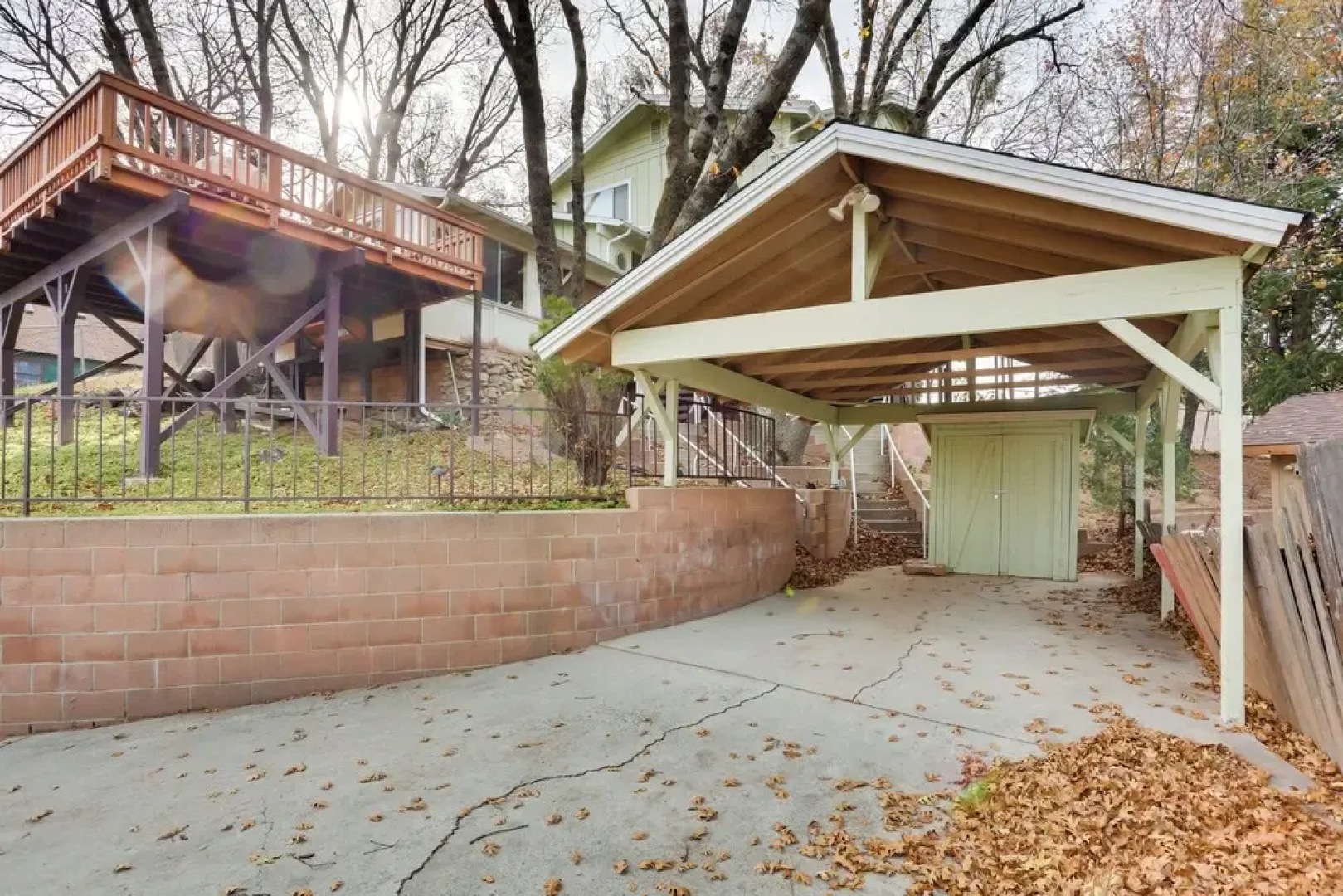 Spacious Crestline Retreat: 1 Mi to Lake Gregory