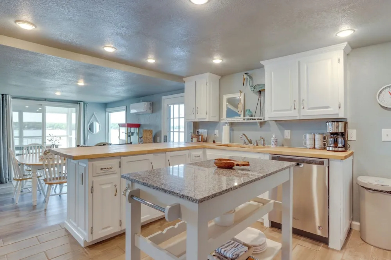 'cliff View Haven' Rocky Mount Gem w/ Deck!