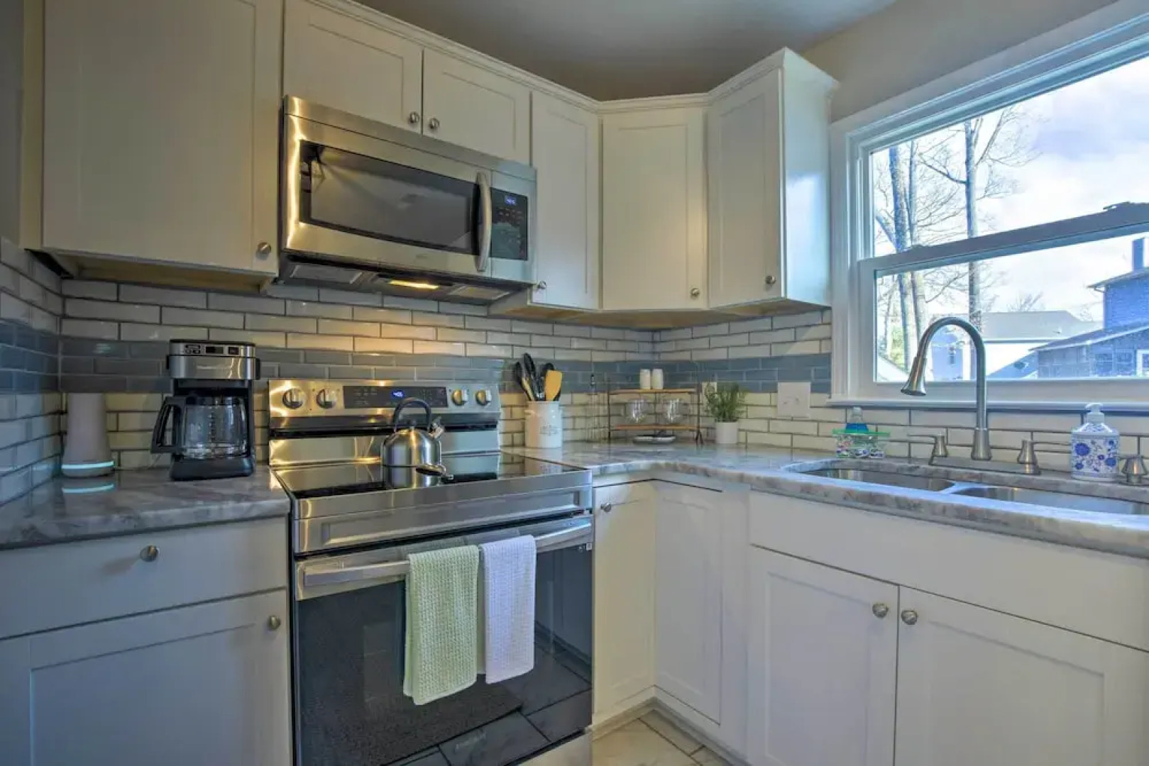 Sunny Family Home, 3 Mi to High Point Market!