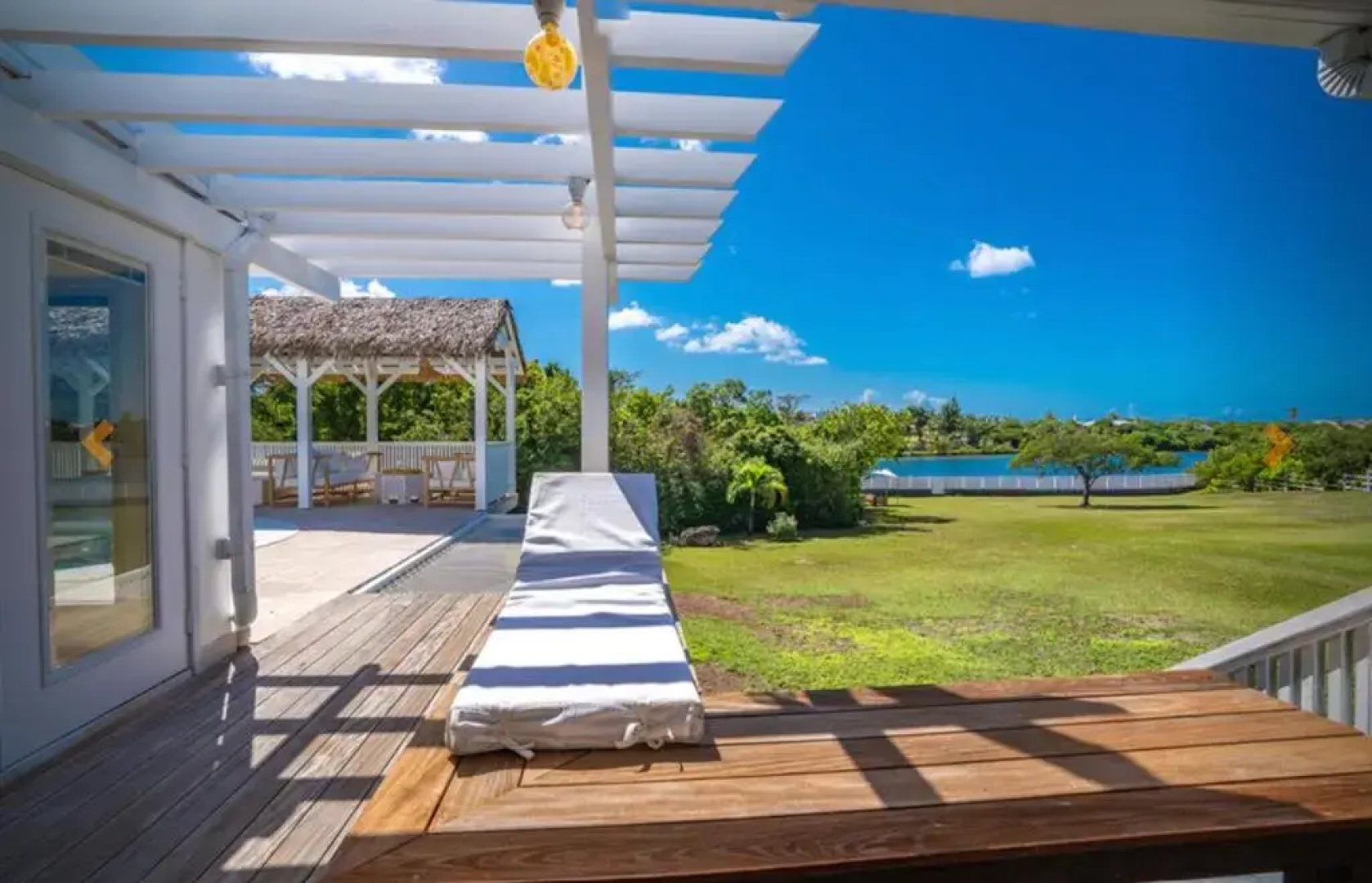 3 bedrooms villa at Les Terres Basses 200 m away from the beach with lake view private pool and enclosed garden