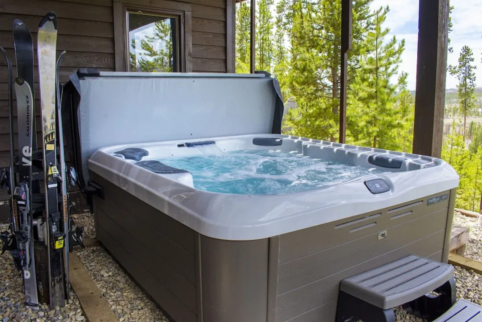 Moose Ridge Cabin 5 Bedroom Cabin by RedAwning