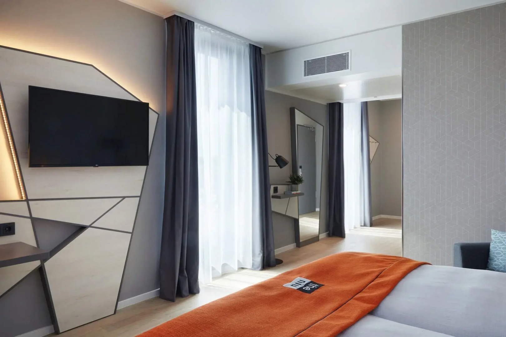 Holiday Inn - the niu, Hub Dusseldorf Messe by IHG