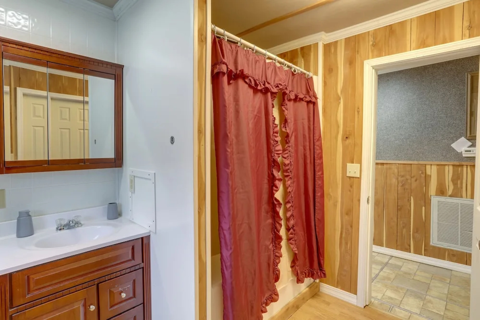 Historic Hardy Home w/ Game Room on Main Street