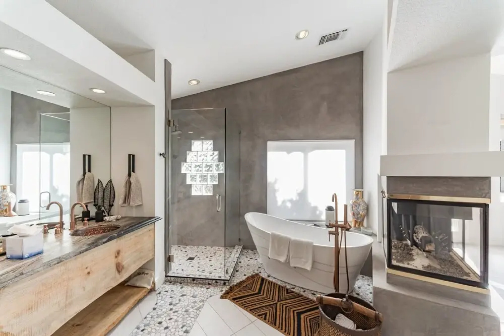 Palm Desert Escape Oasis Home 4 Bedroom Home by RedAwning