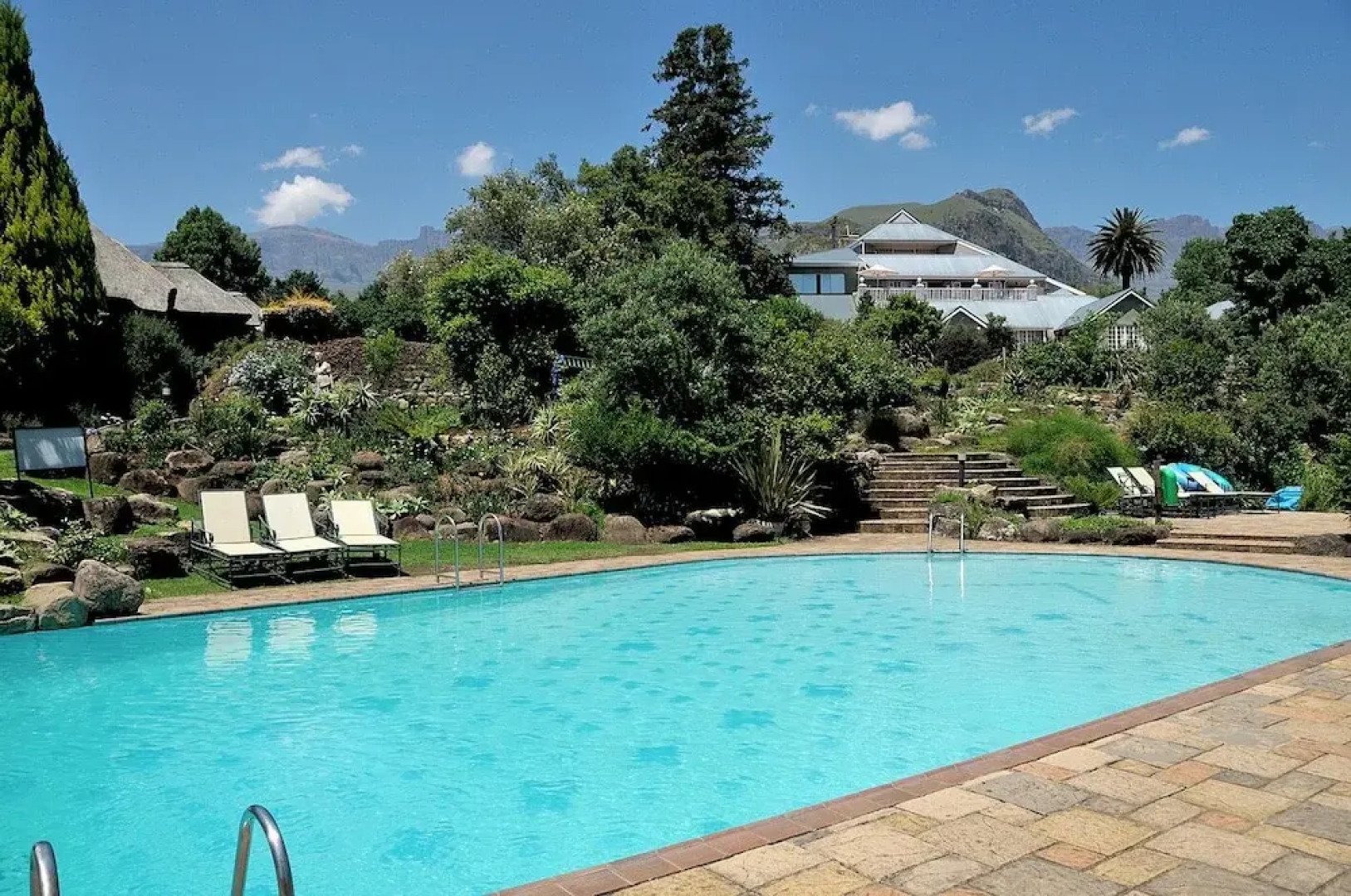 Cathedral Peak Hotel