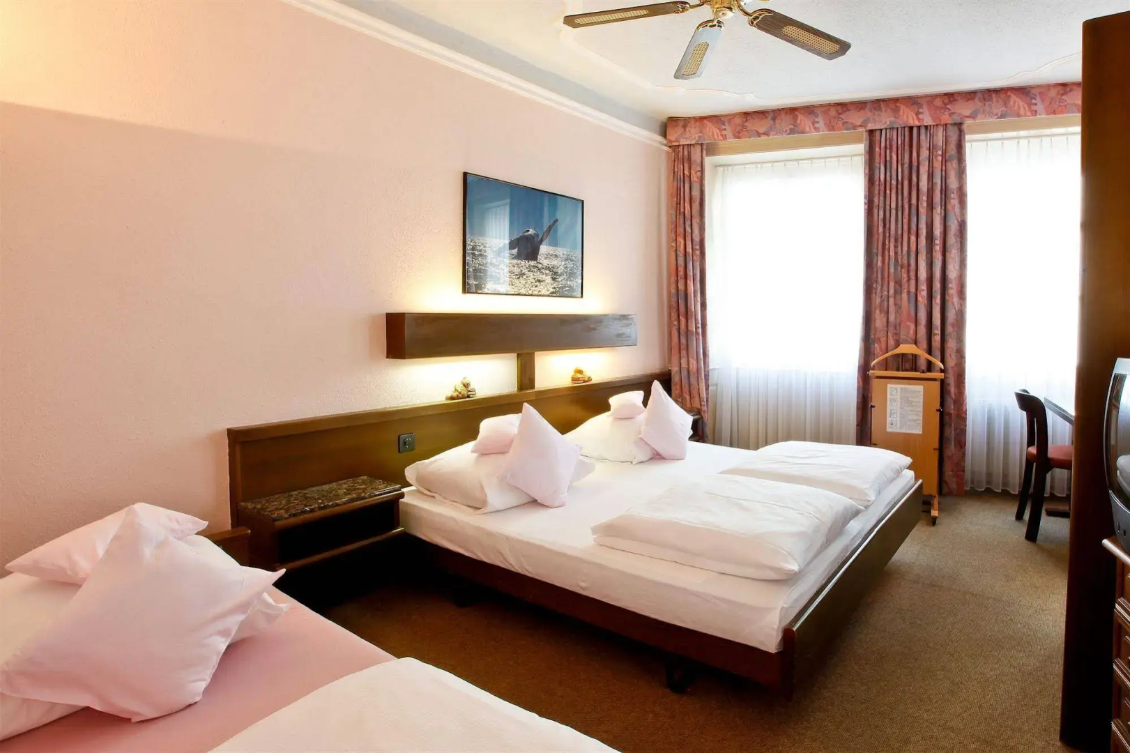 ROESLI Guest House