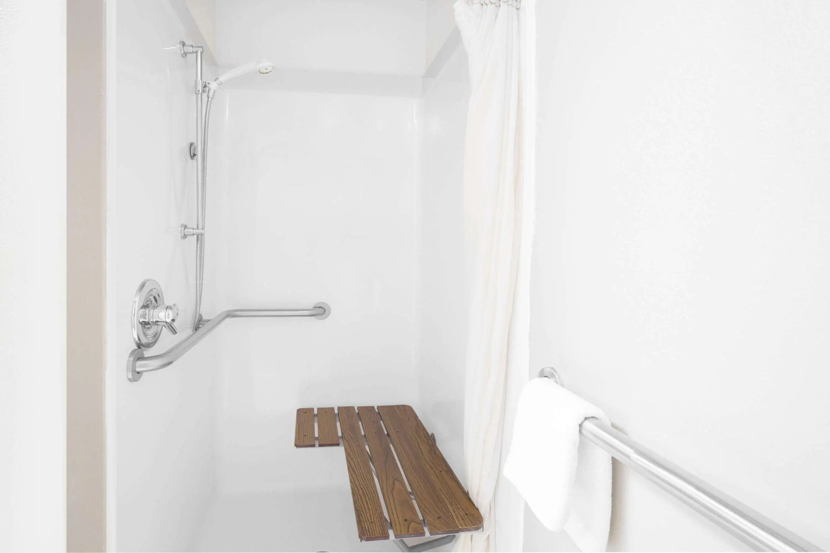 Days Inn & Suites by Wyndham Pine Bluff