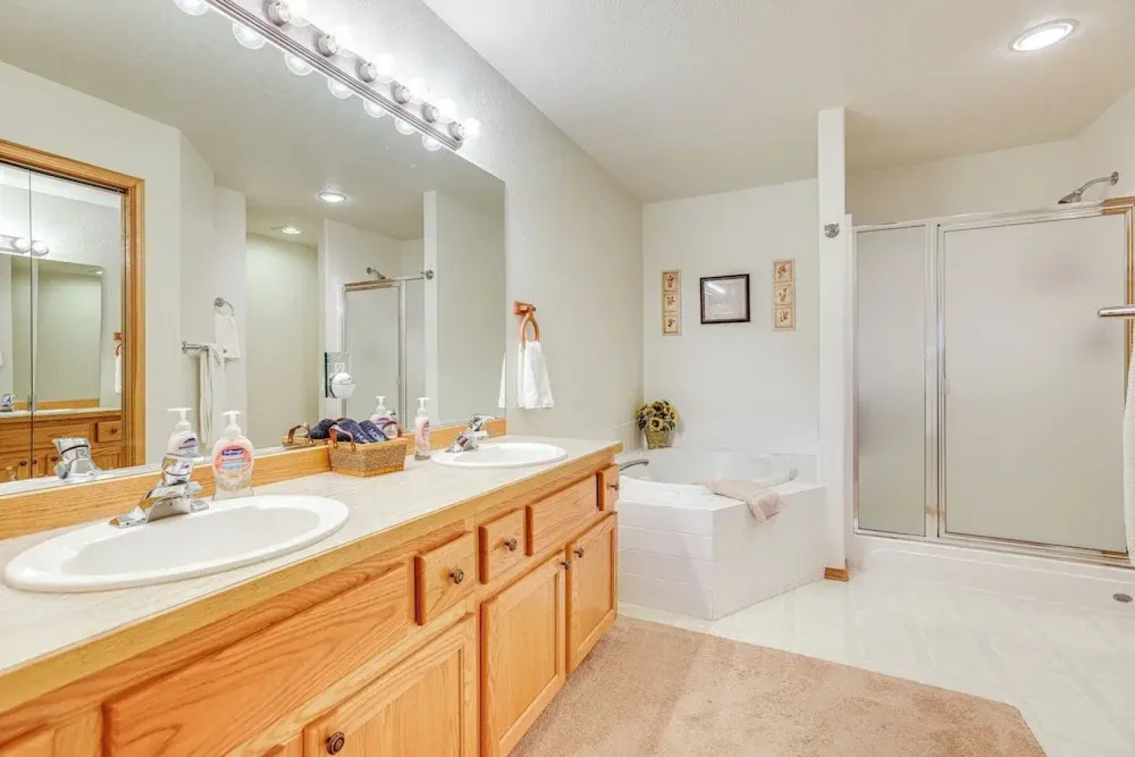 Hot Tub at Townhome on 8th Green in Redmond