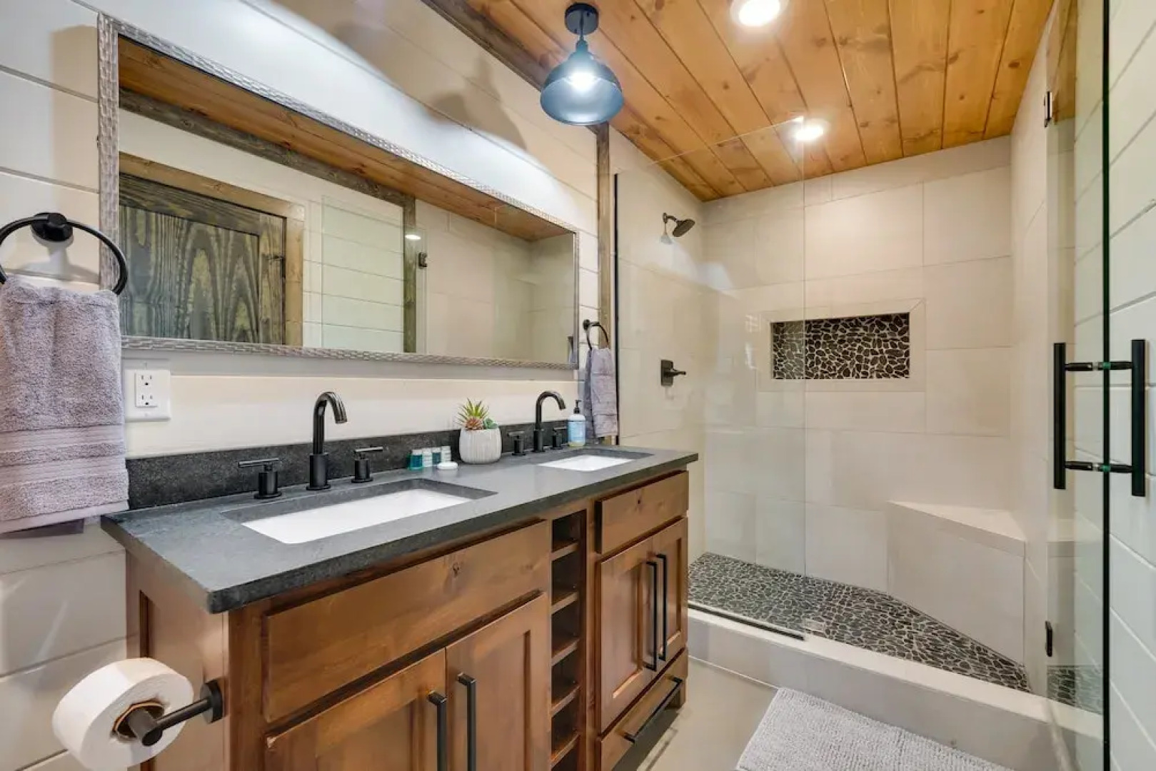 Serene Broken Bow Cabin w/ Hot Tub & Fire Pit!