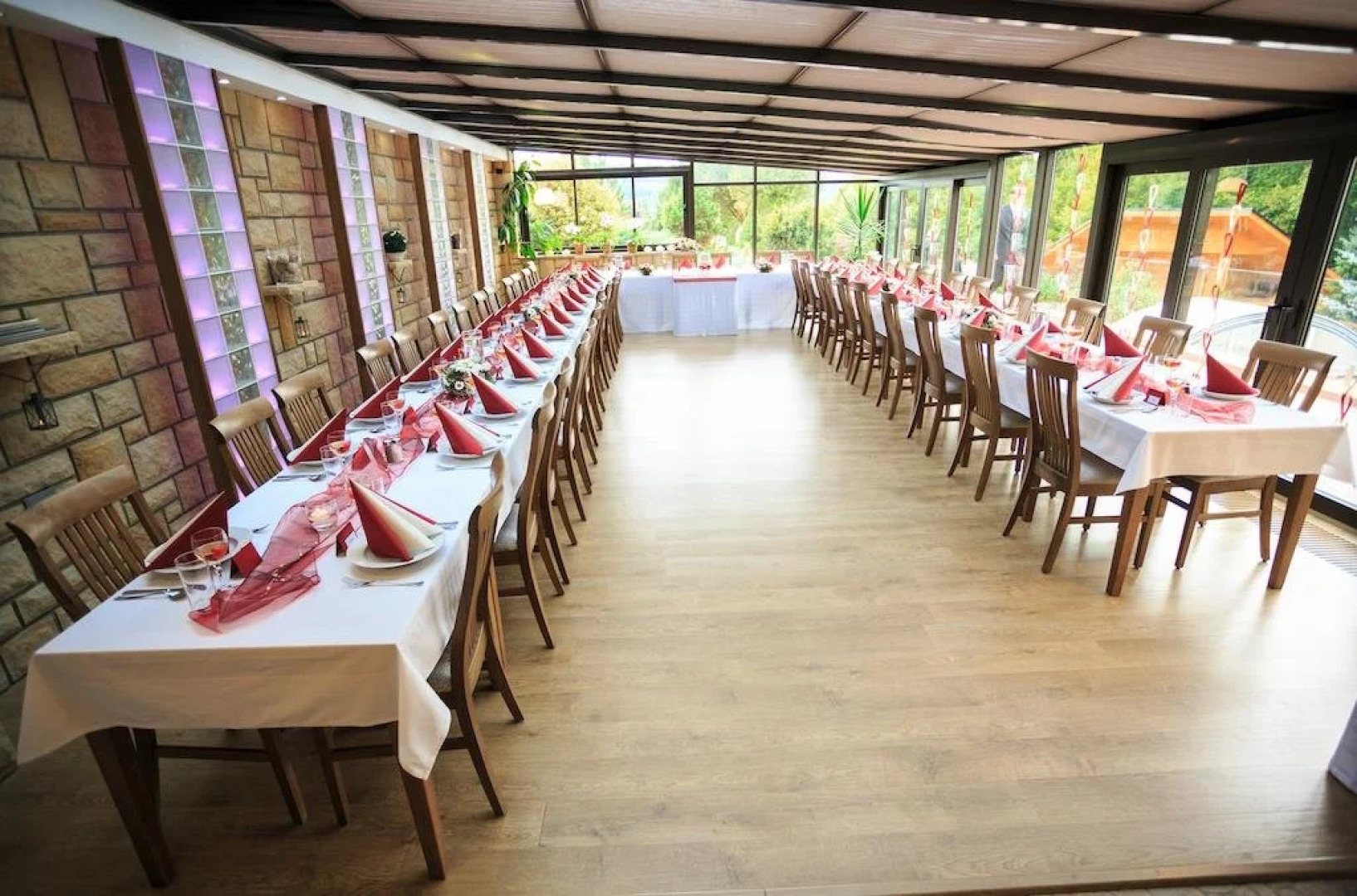 Penzion V Hluboké a Department Glamp