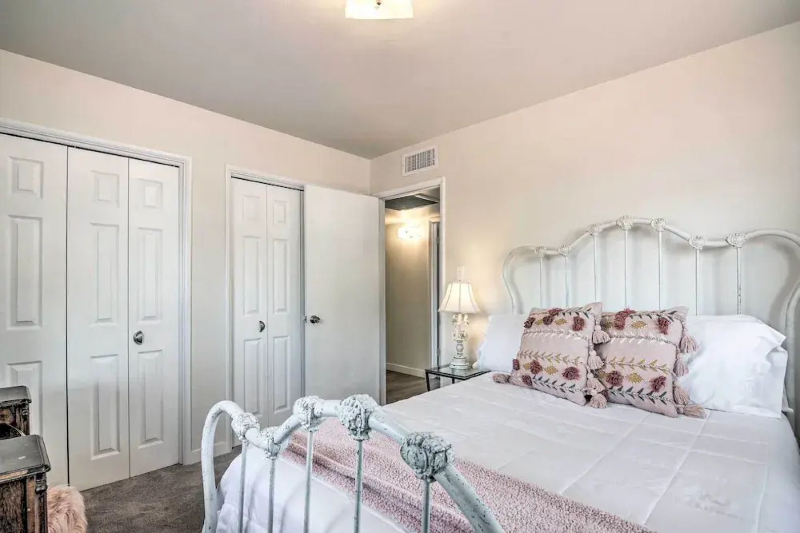 Lake Powell Views: Mid-century Home in Page