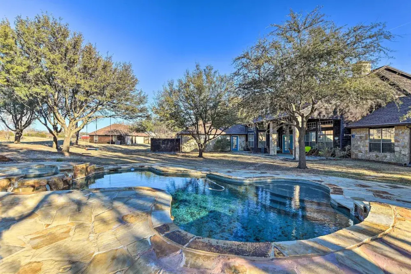 Private Pool: Spacious & Vibrant Argyle Villa!