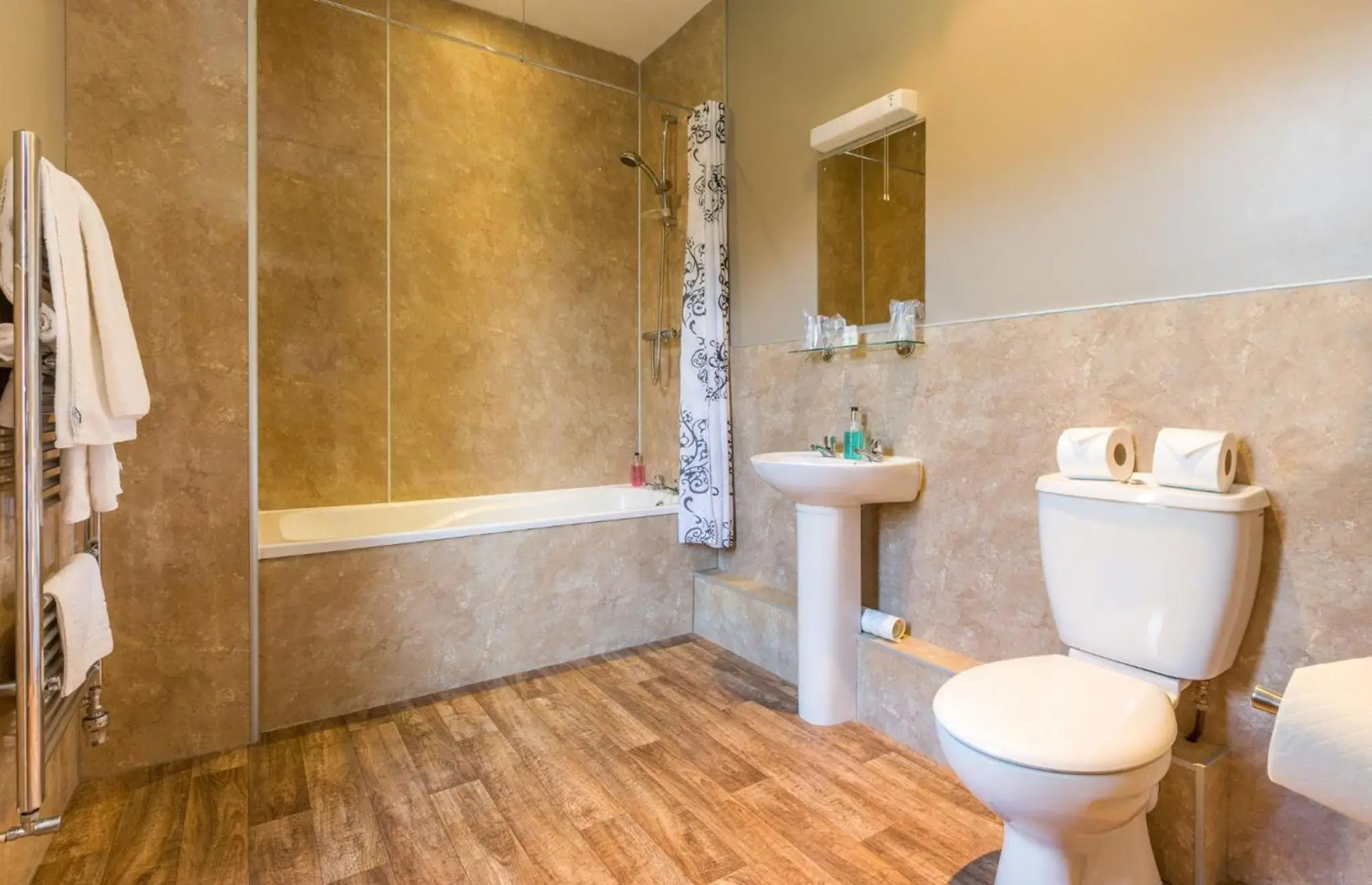 The Lounge Hotel and Bar