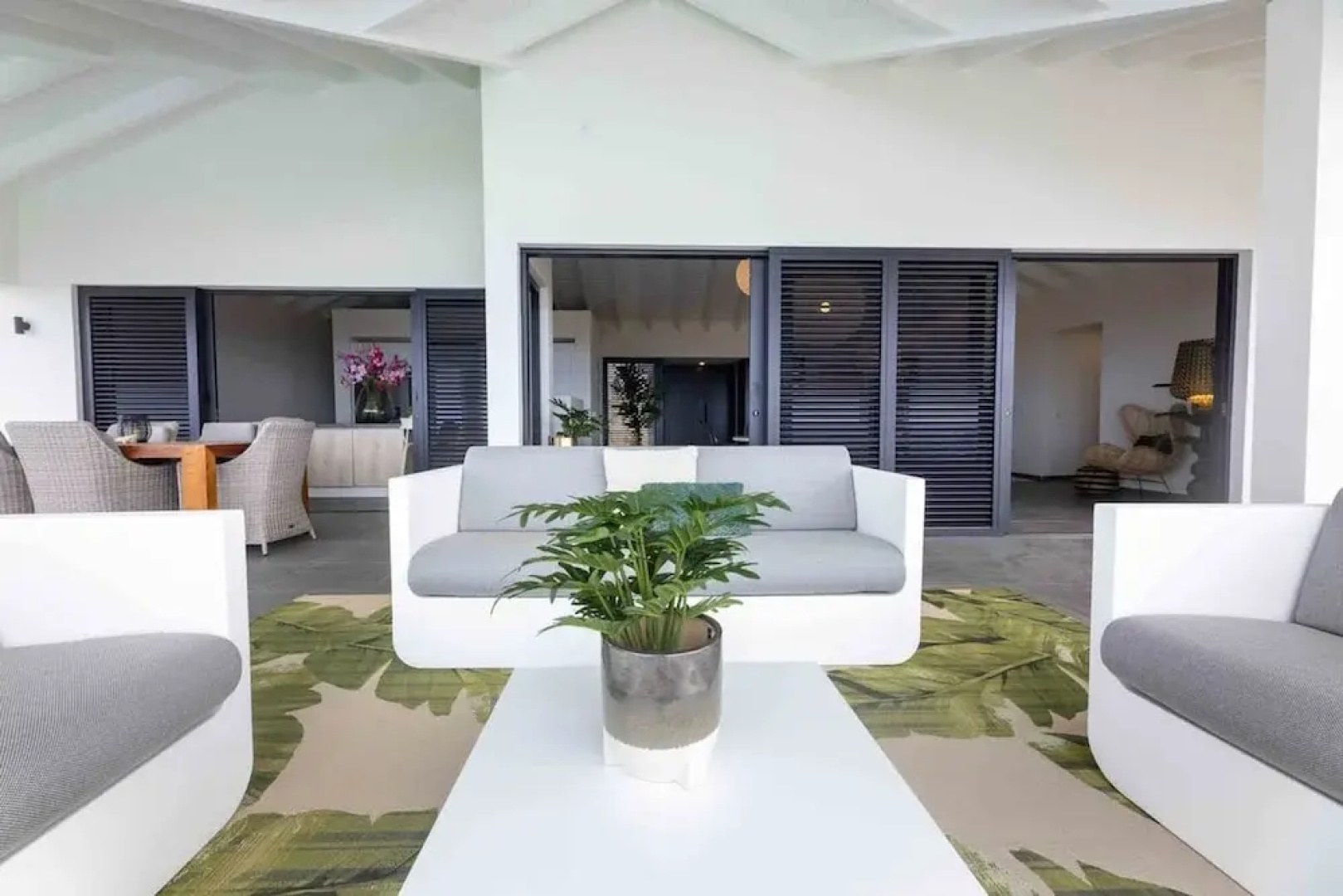 Modern Vibrant Villa With Terrace Private Pool
