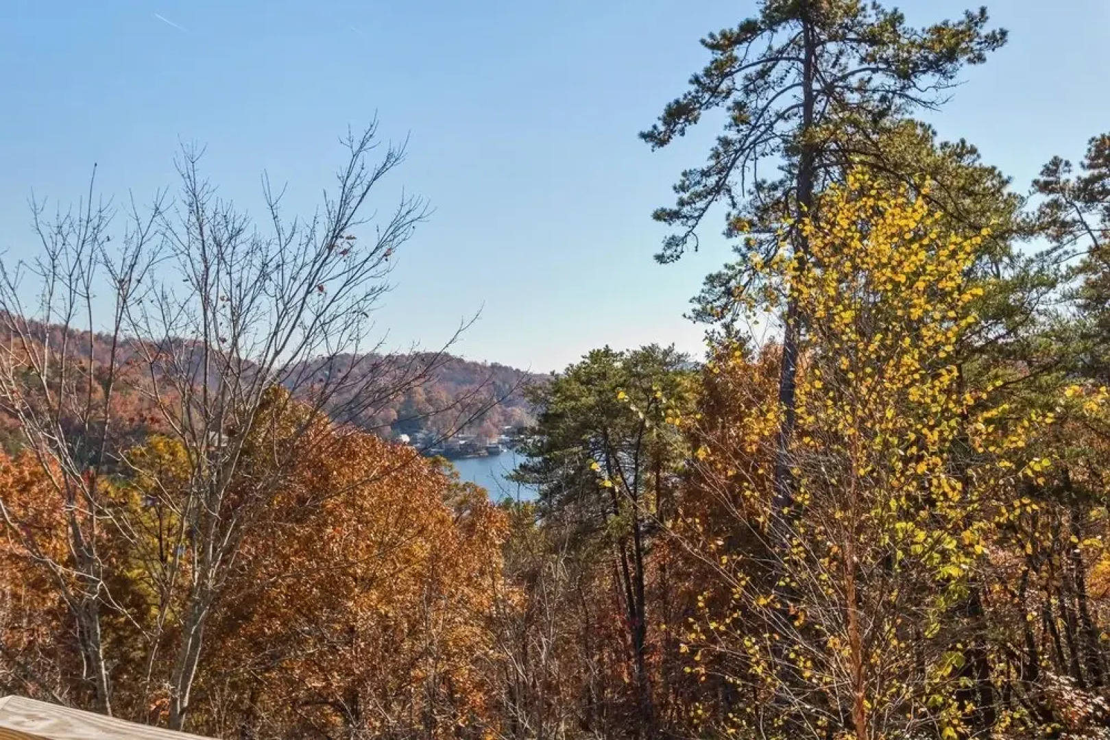 Rumbling Bald Resort Home In Lake Lure - Wifi - Community Beach, Pool, Golf And More 5 Bedroom Home by Sunscape Property Management