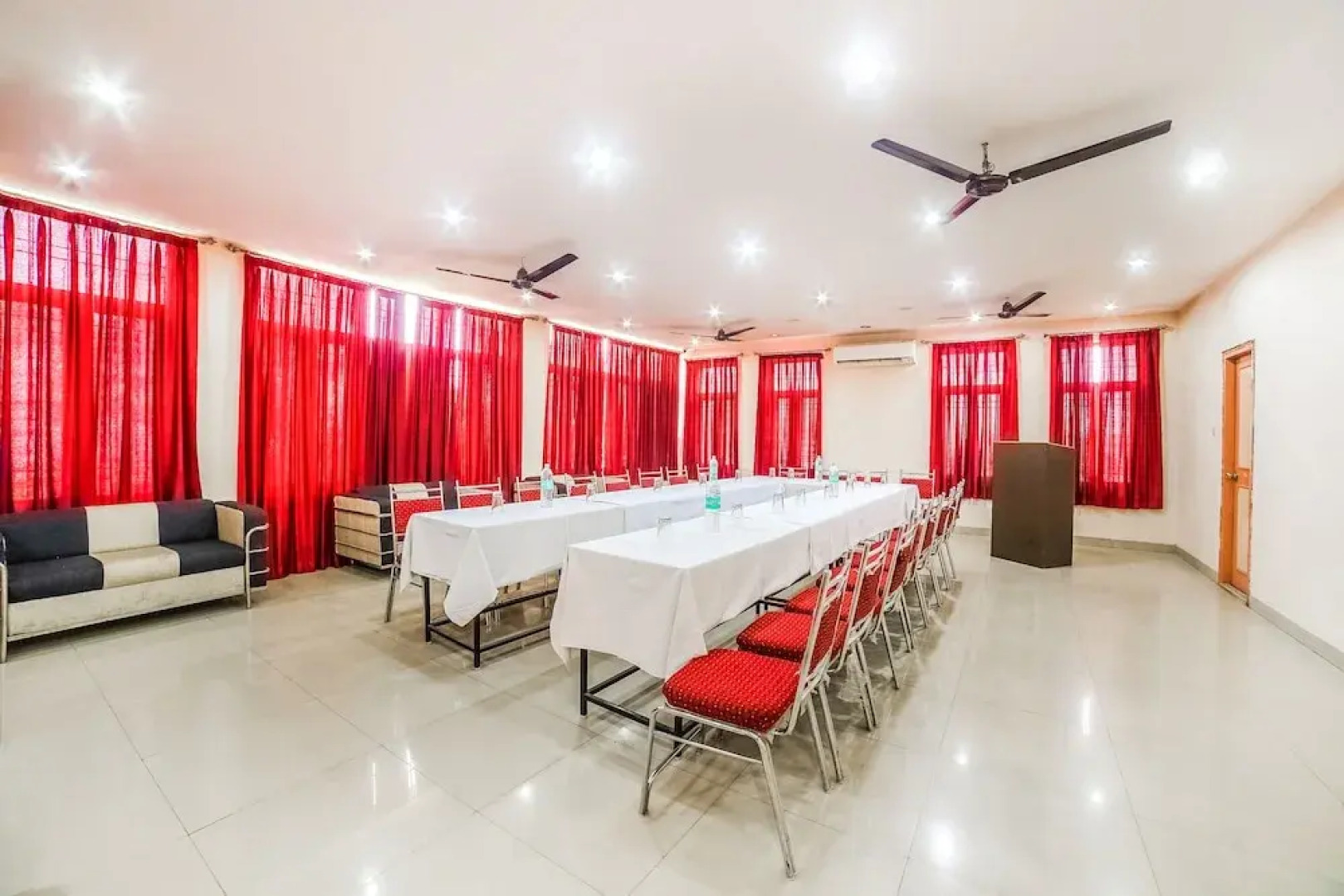 OYO 45229 Rajdhani Tourist Motel