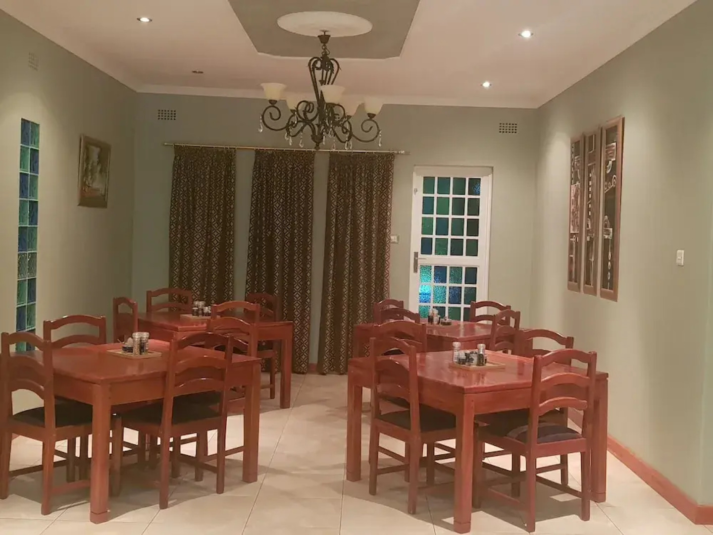 Catalina Lodge and Botanical Gardens