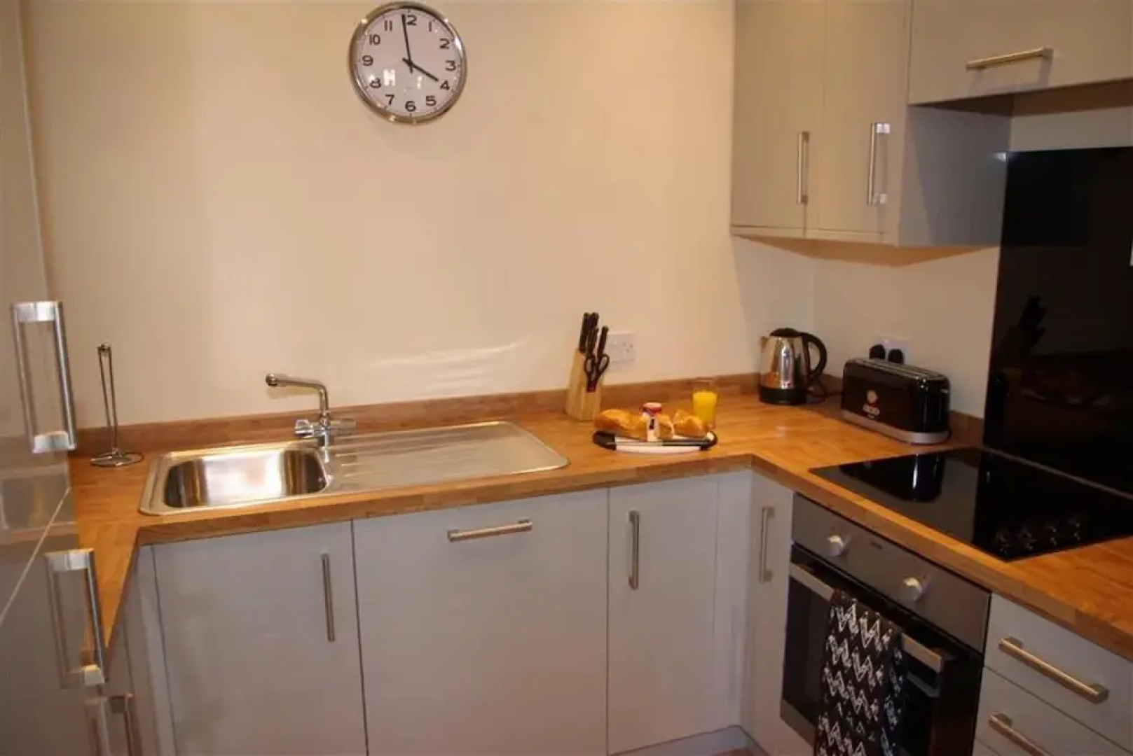 The Roaches Suite - Premier Serviced Accommodation