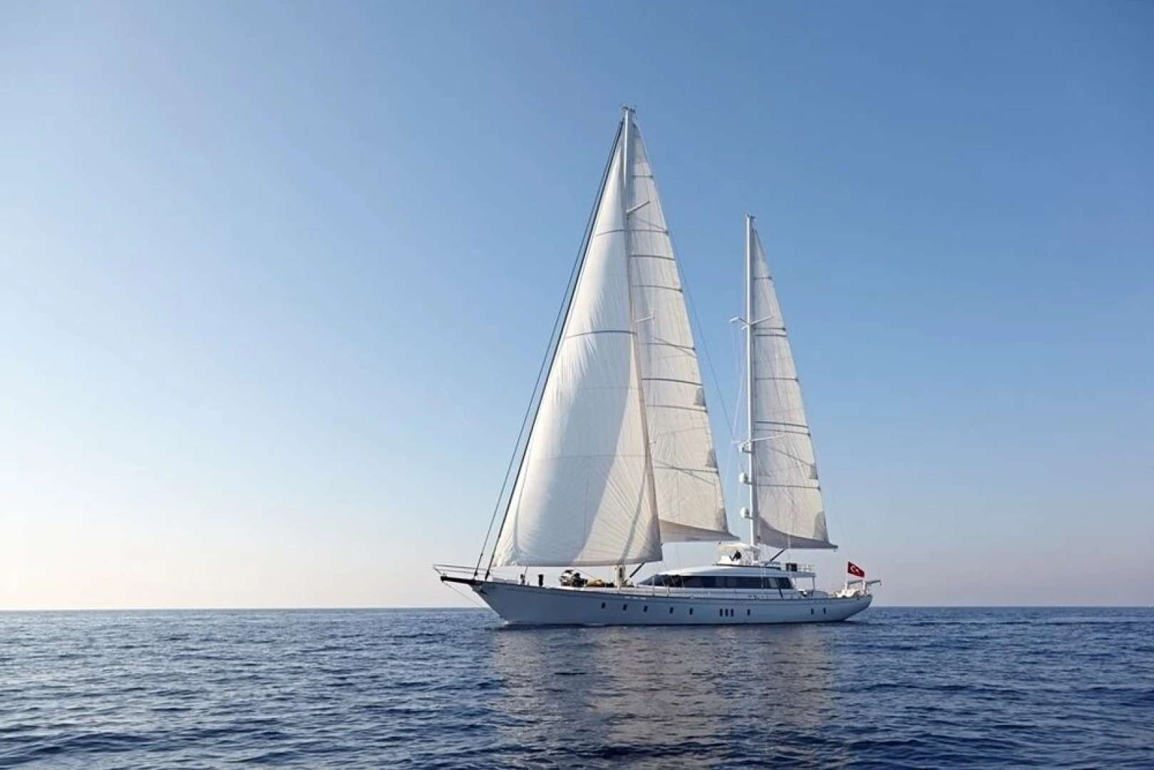 Sailing Yacht Glorious