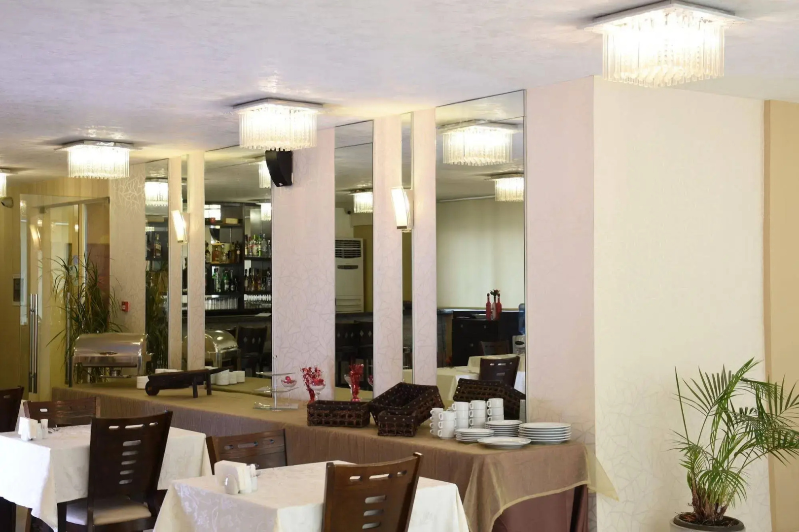 Al Murjan Palace Hotel