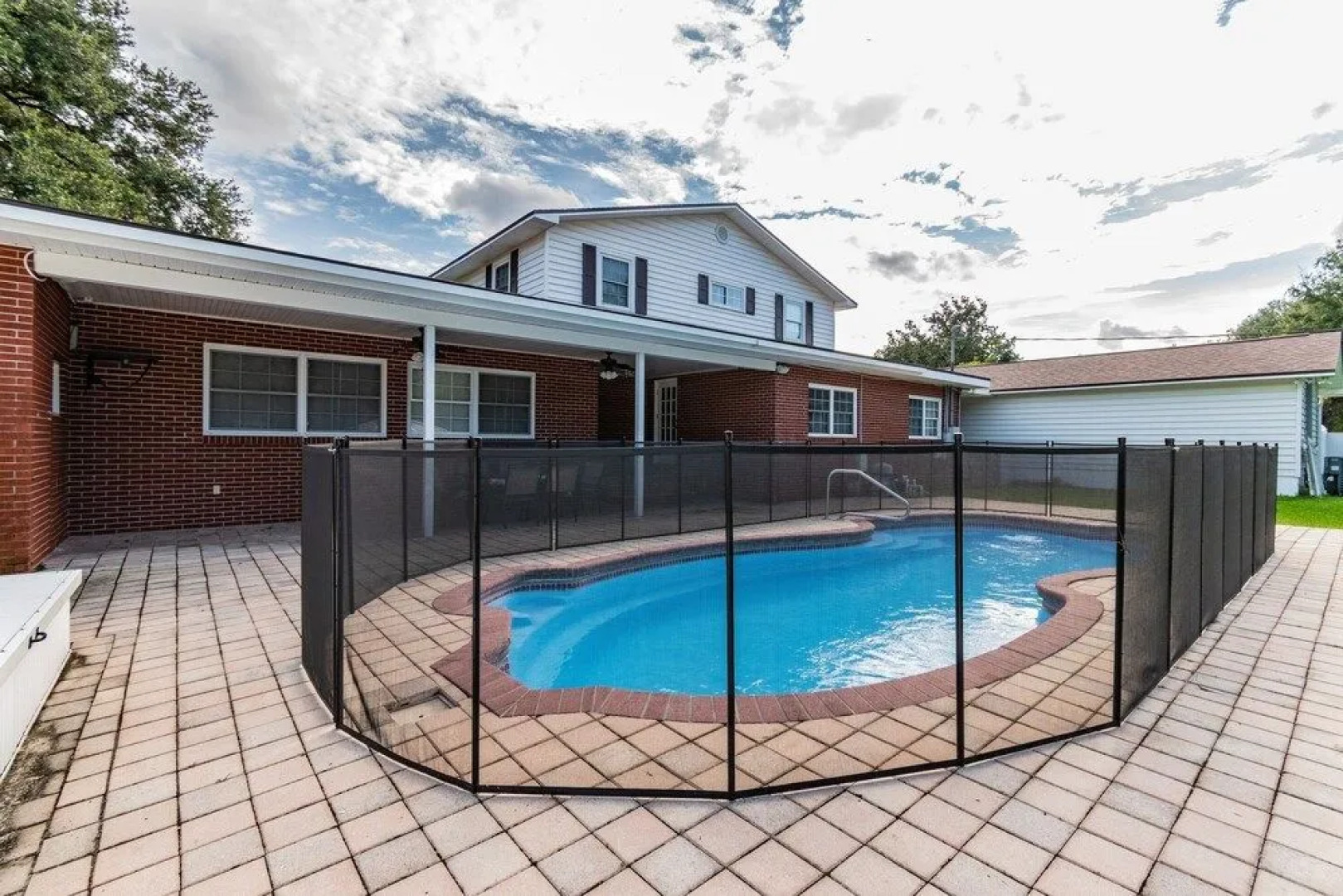 A Large Tropical 7 Bedroom Estate by RedAwning