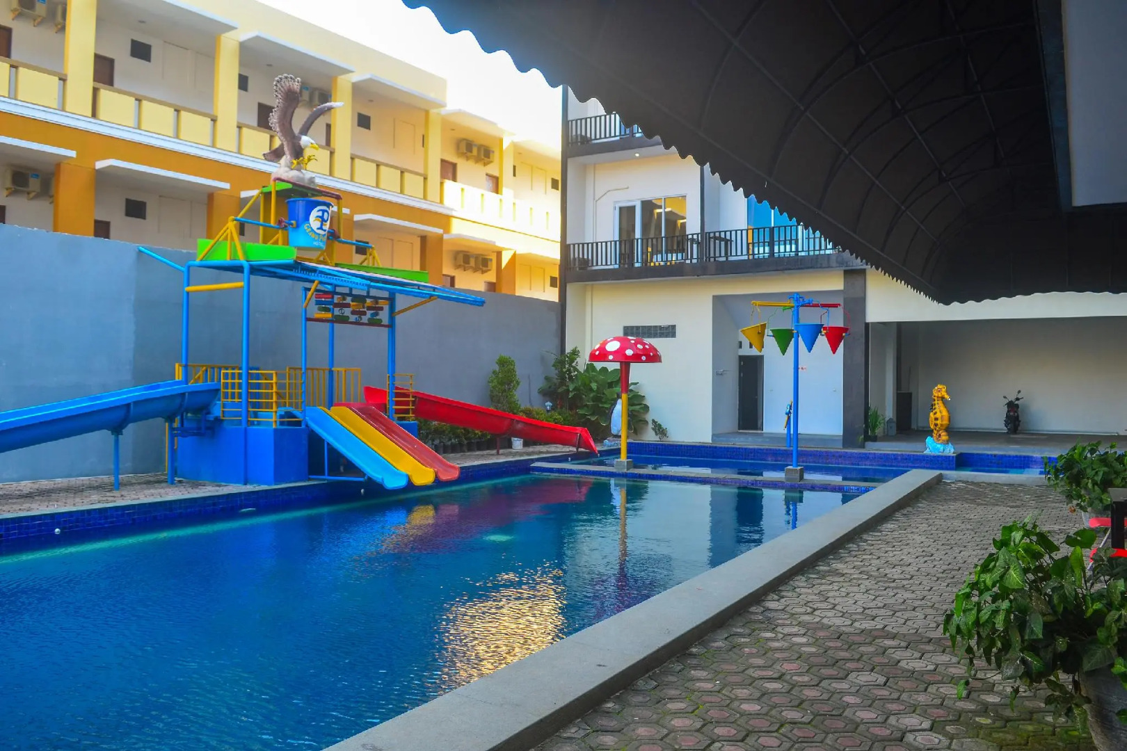 Capital O 1246 Hotel Grand Pacific