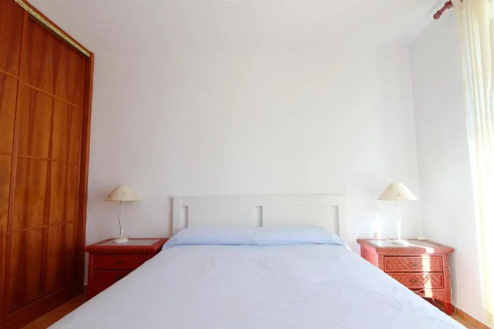 Global Properties, Adosado en la playa con piscina