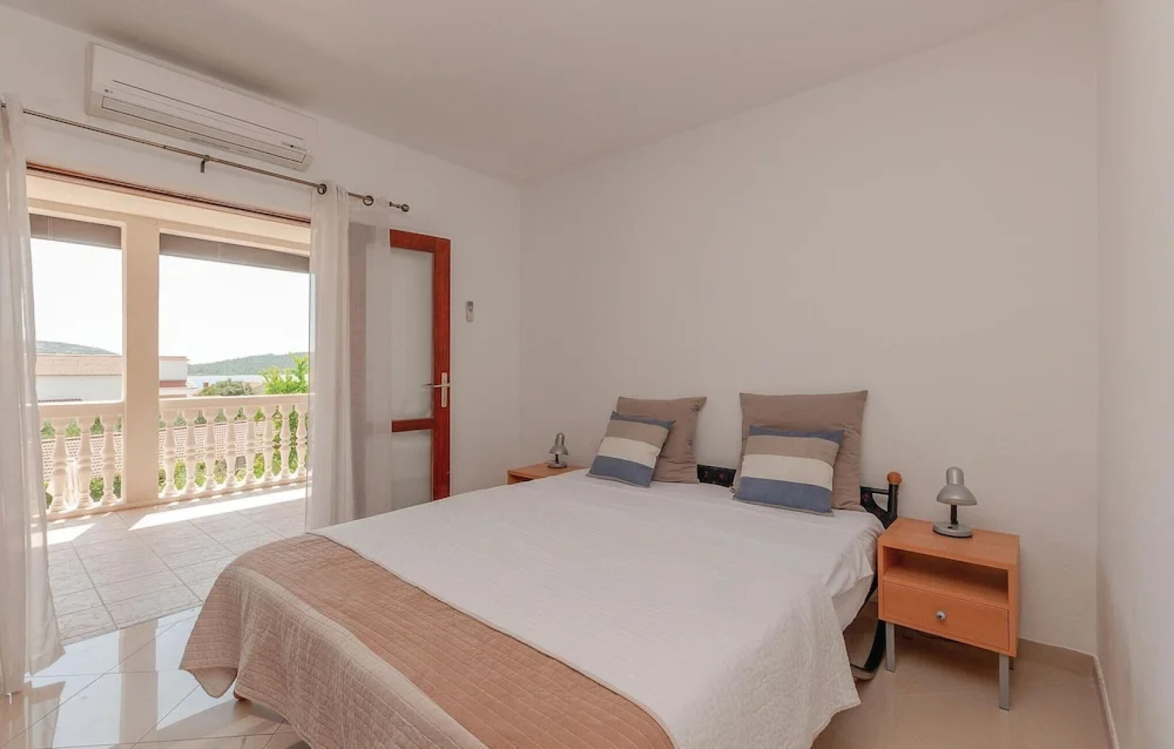 Beautiful Home in Pirovac With Wifi and 2 Bedrooms