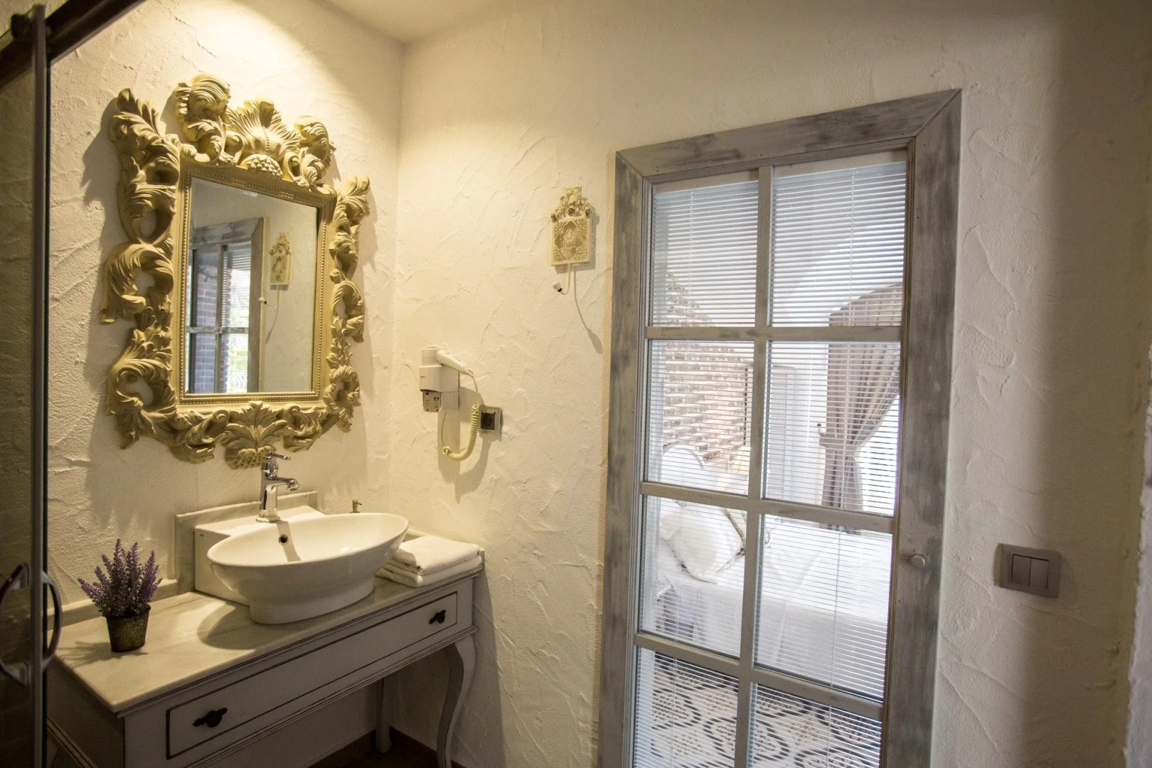 S3 Orange Exclusive Hotel