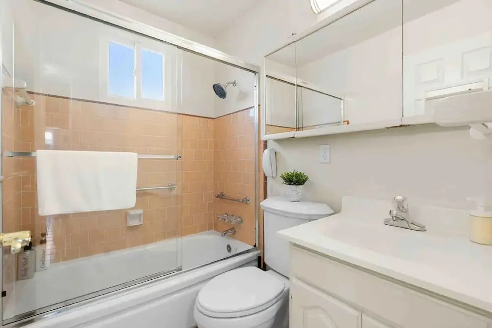 Mid Century Garden View Home Parking