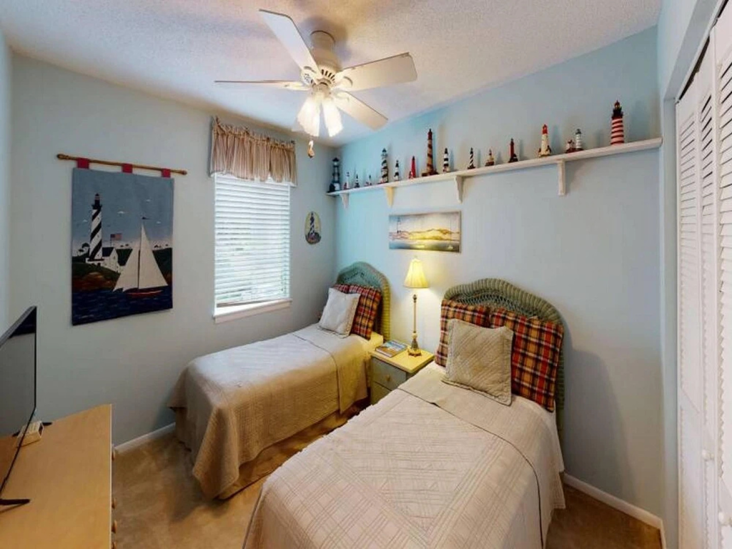 Ocean Walk Three Bedrooms by Hodnett Cooper