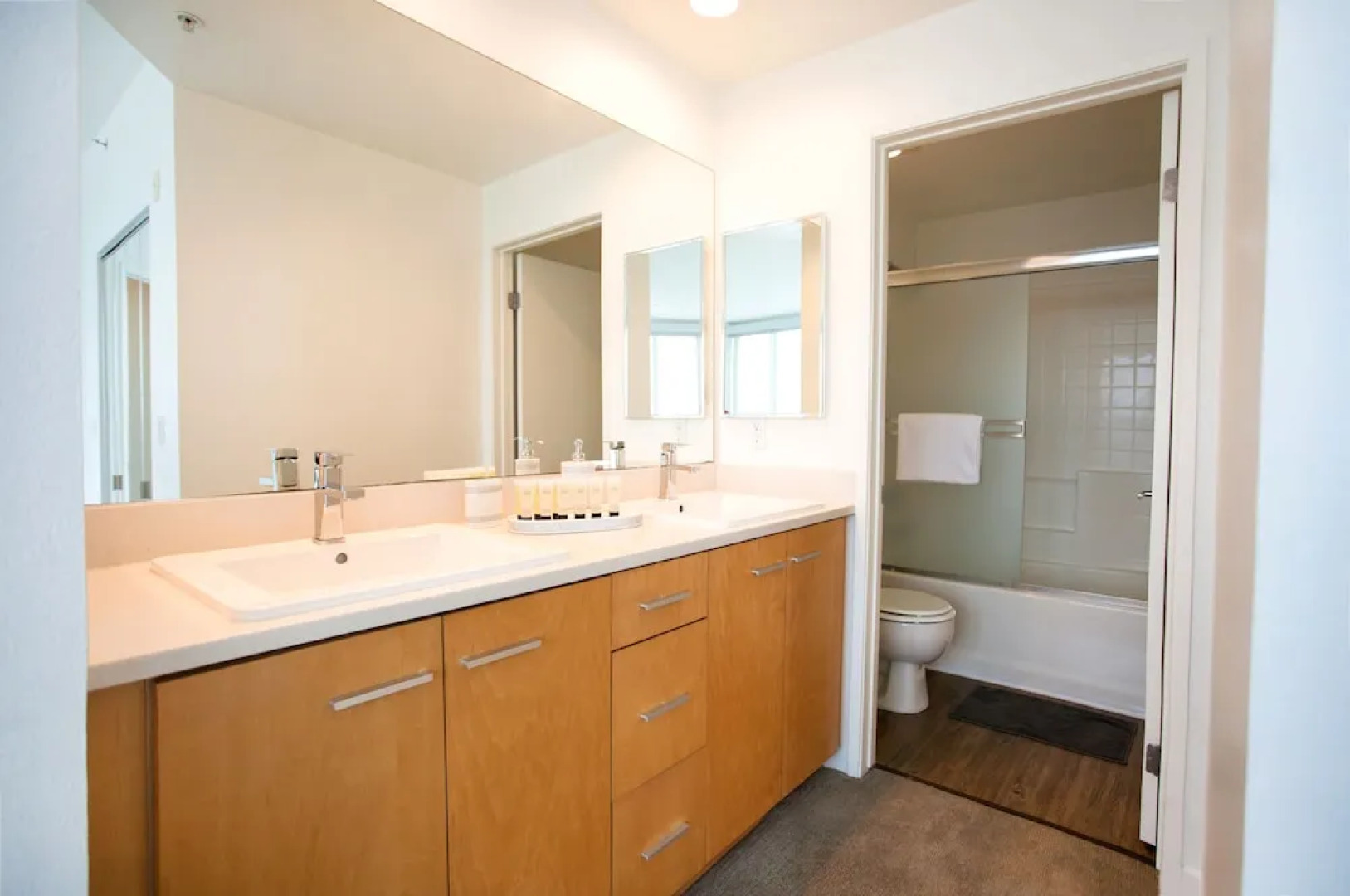 Waterfront Suites At Marina Del Rey