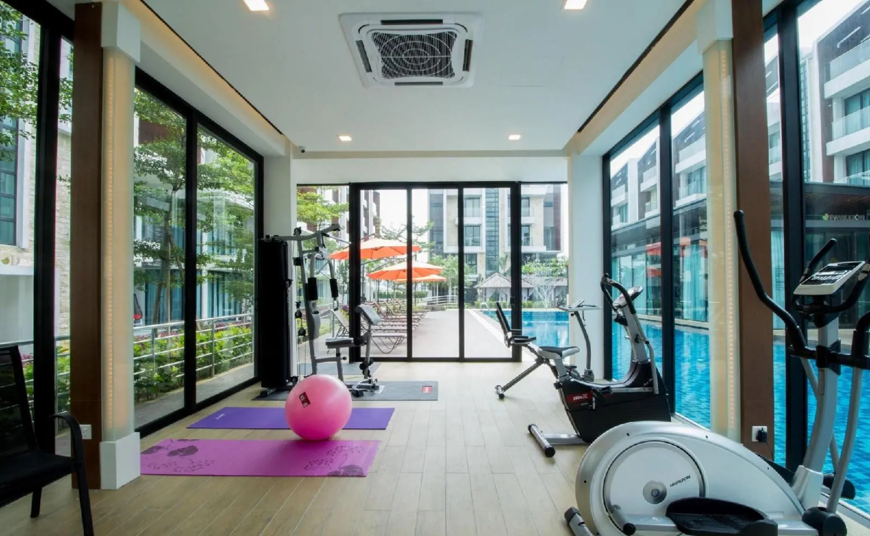 Tropical Villa Service Suite