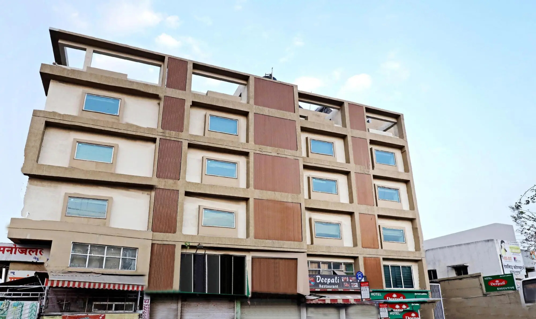 OYO 8600 Hotel Deepali Executive
