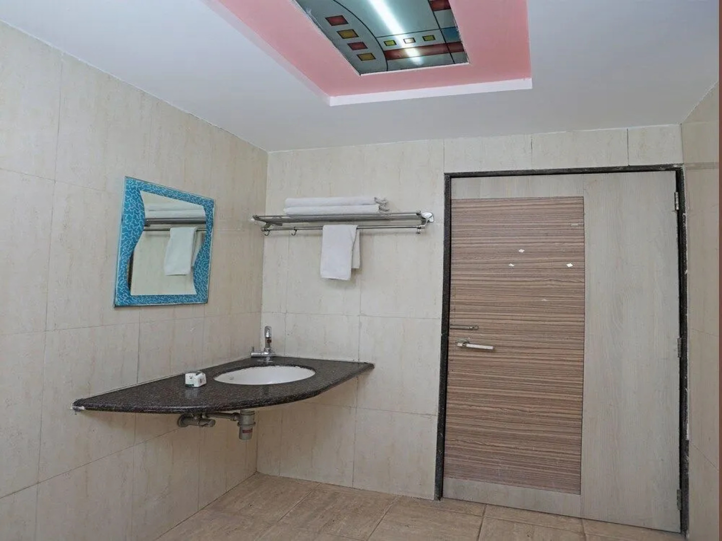 OYO 6401 The Neelam Executive