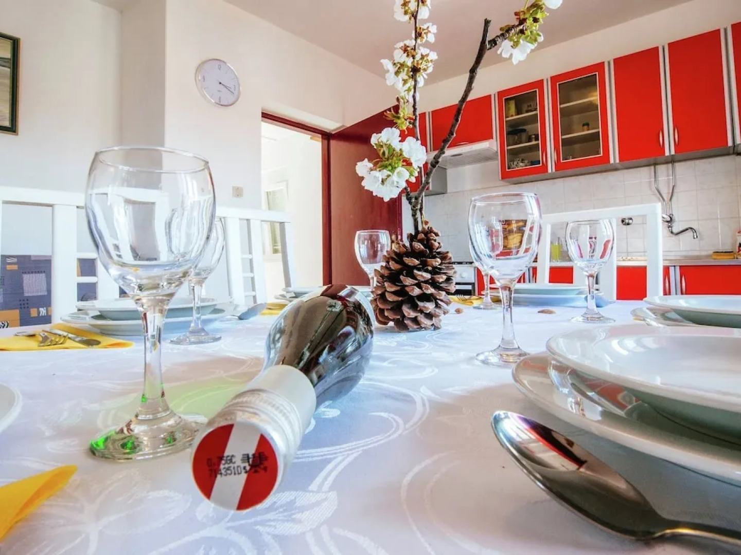 Spacious Apartment with Terrace in Banj