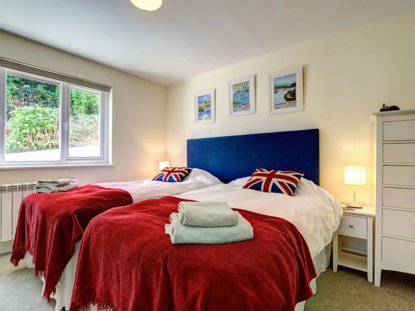 Beautiful Holiday Home in Mawgan Porth With Garden