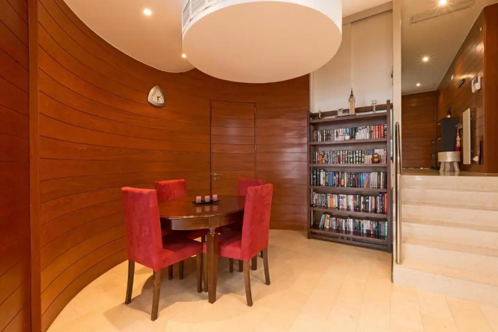 Sunny Lounge Apartment