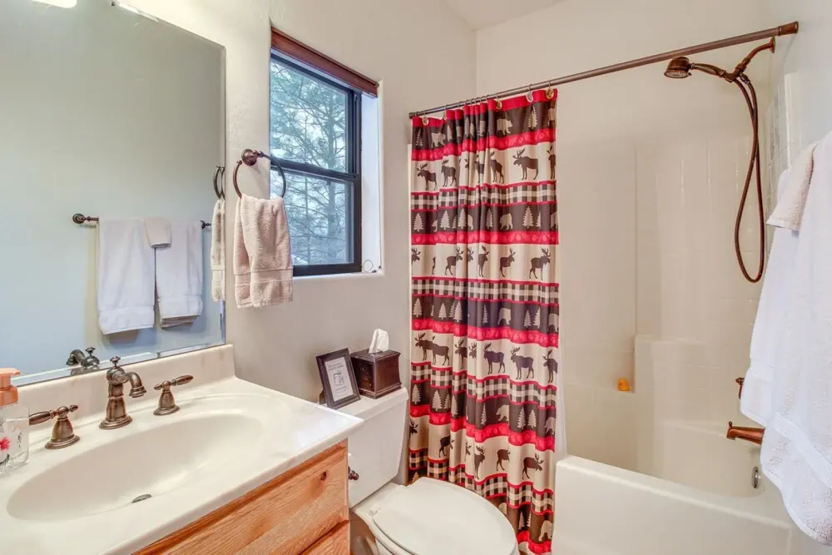 Tranquil Heber-overgaard Cabin w/ Decks & Grill!, Heber